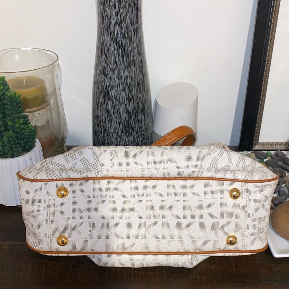 Michael Kors Signature MK Vanilla Acorn Fulton Chain Leather Tote - Picture 9 of 15